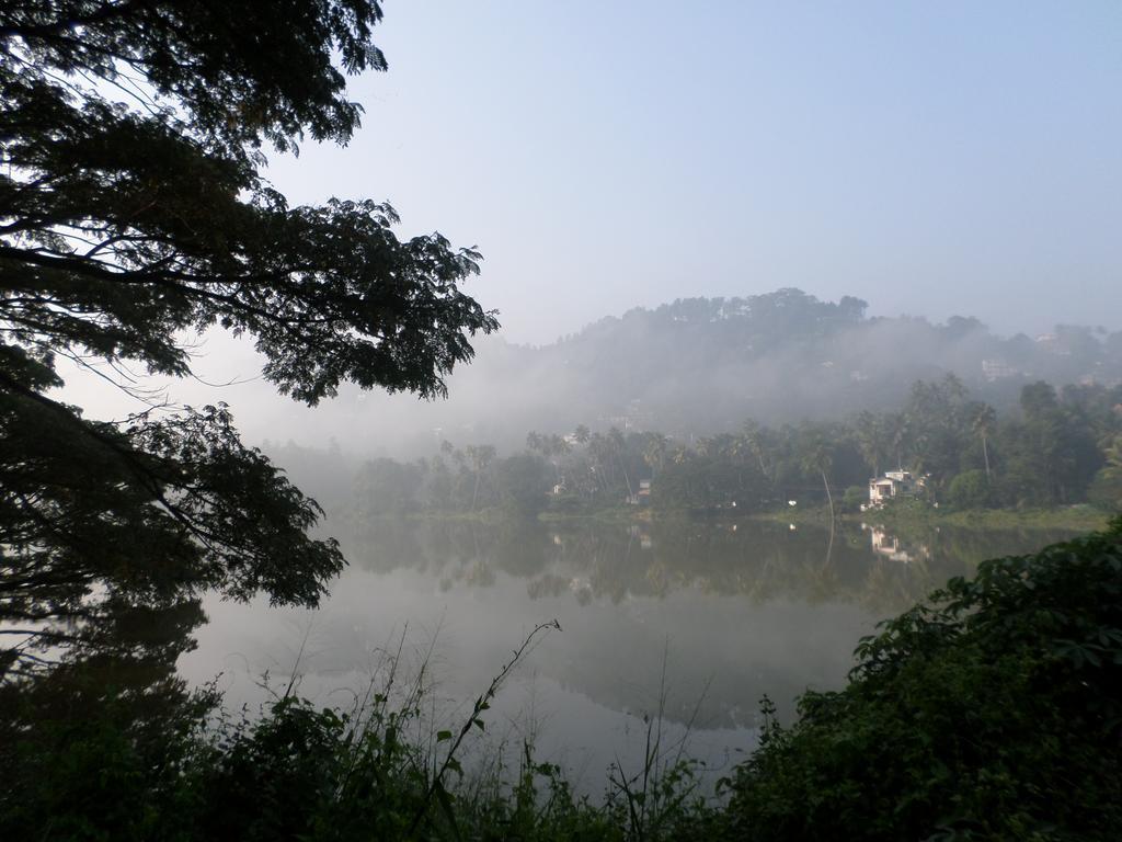 River Side Homestay Apartment Kandy Exterior foto